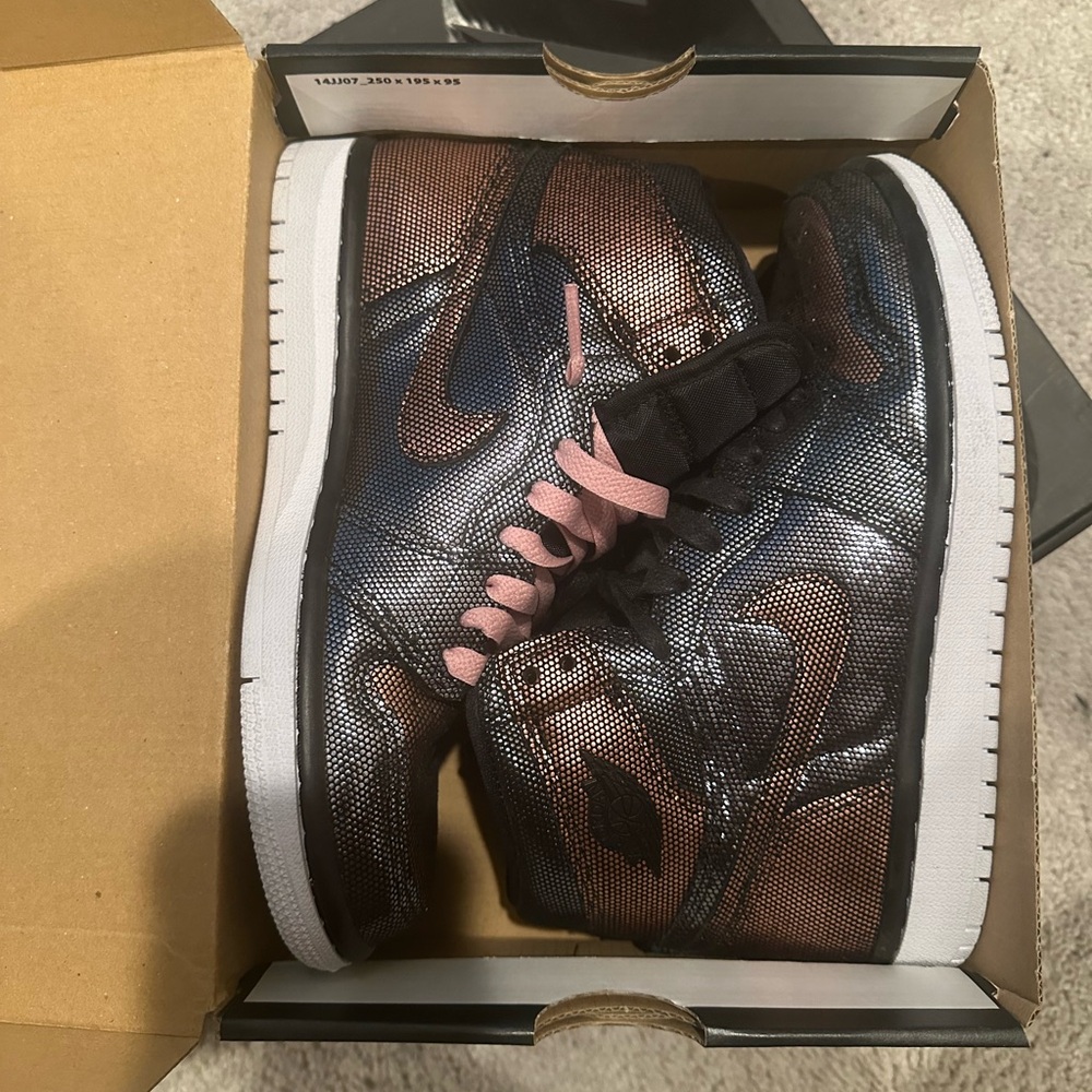Jordan 1 High-Top Sneakers - Black and Pink - Picture 4 of 4